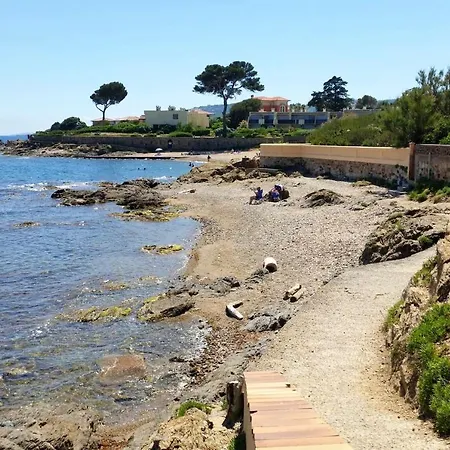A Saint-aygulf Avec Jardin Prive